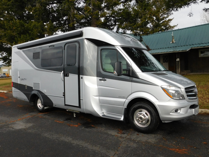 2017 Leisure Travel Vans Unity U24MB