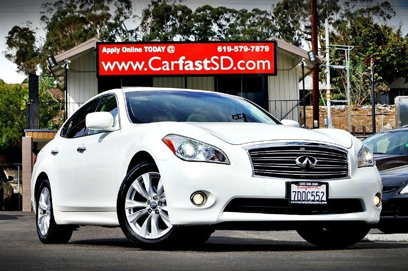 2011 Infiniti M37 RWD Pearl white SPORT fully loaded low miles clean beauty