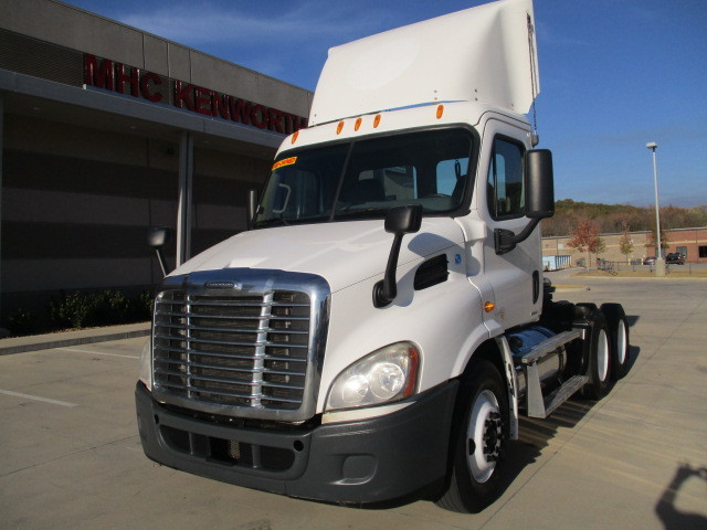 2010 Freightliner Ca11364dc  Conventional - Day Cab