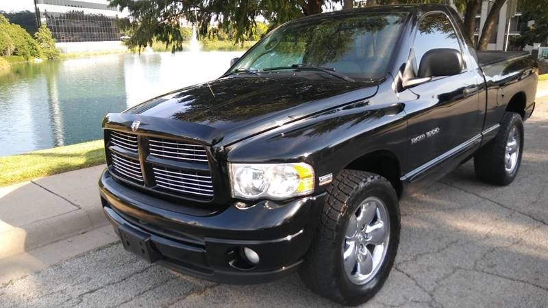 2004 Dodge Ram Pickup 1500 SLT 2dr Regular Cab 4WD LB