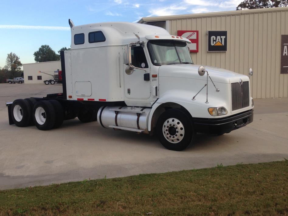 2005 Navistar 9400  Conventional - Sleeper Truck