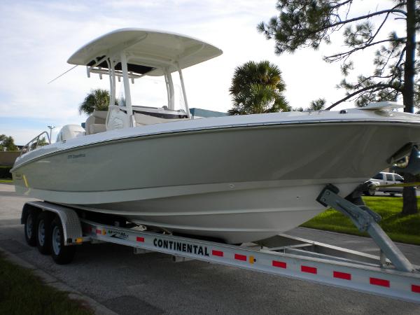 2017 Boston Whaler 270 Dauntless