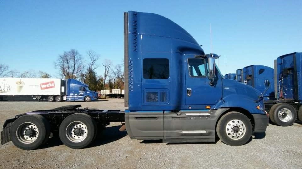 2013 International Prostar  Conventional - Sleeper Truck