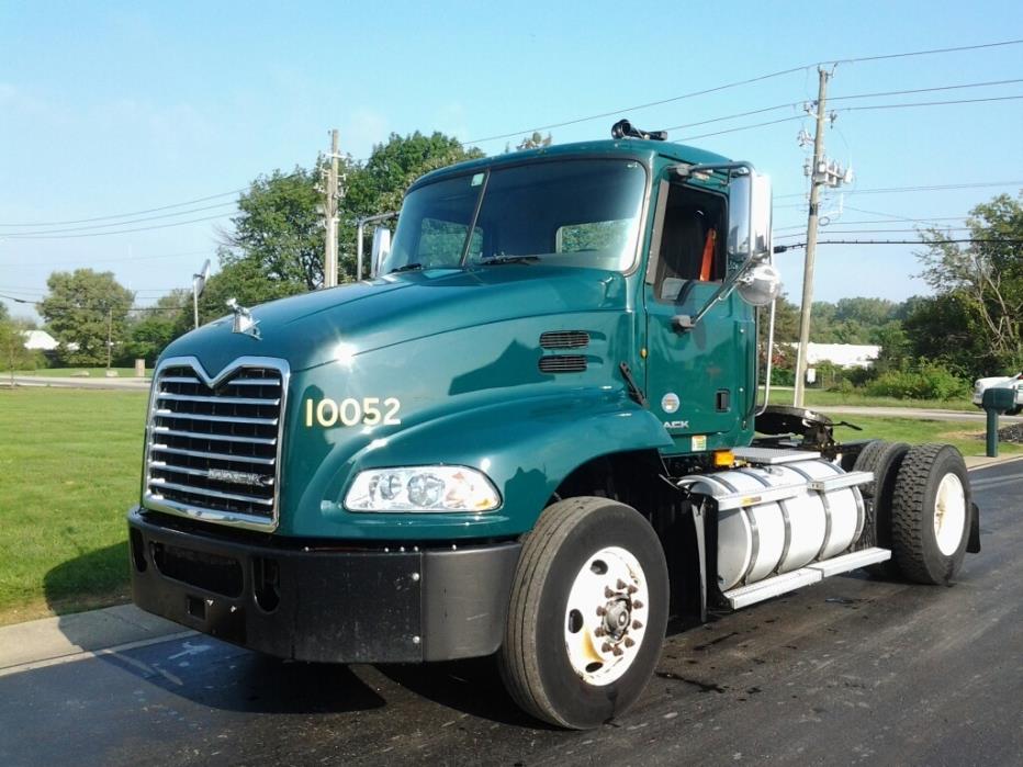 2011 Mack Ch613  Conventional - Day Cab