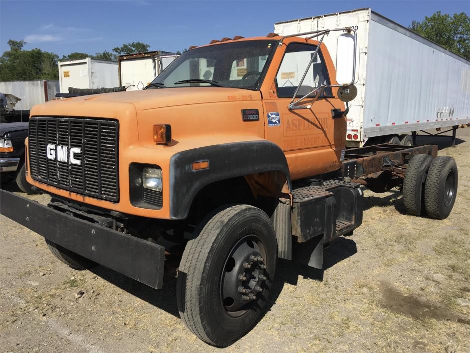 2002 Gmc C7500  Conventional - Day Cab
