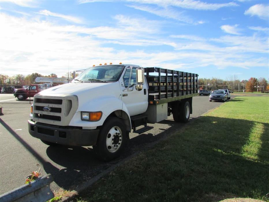 2004 Ford F750  Flatbed Truck