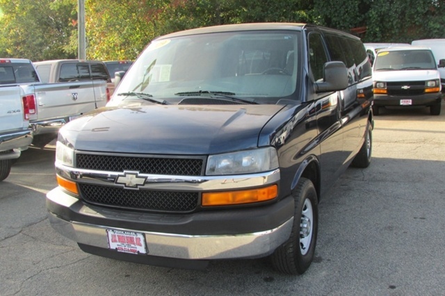 2009 Chevrolet Express 3500  Passenger Van