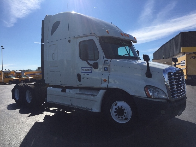 2012 Freightliner Cascadia  Conventional - Sleeper Truck