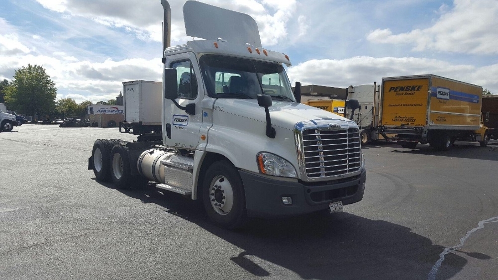 2011 Freightliner Cascadia  Conventional - Day Cab