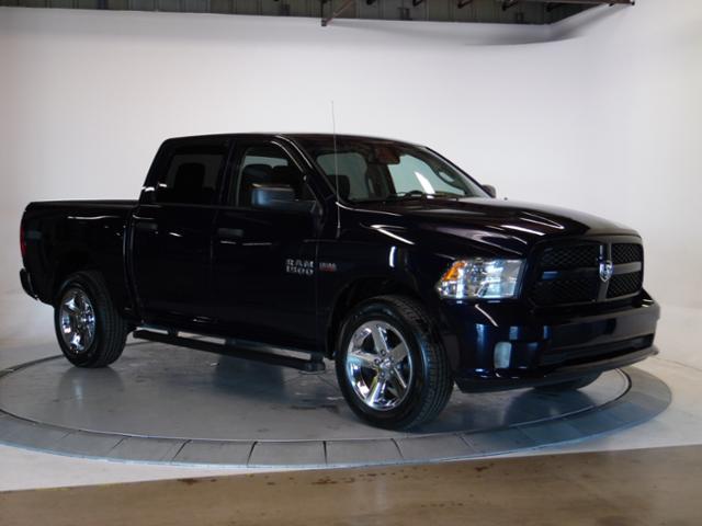 2014 Ram 1500 4wd Crew Cab 140.5 Express  Pickup Truck