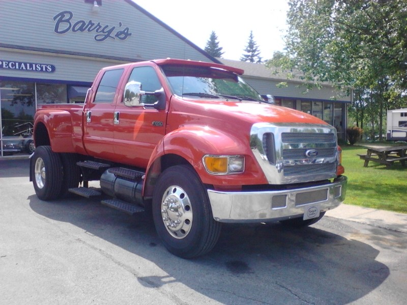 2007 Ford Super Duty F-650 Straight Frame Crew Cab XLT