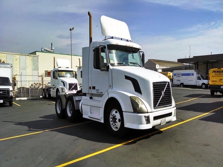 2007 Volvo Vnl  Conventional - Day Cab