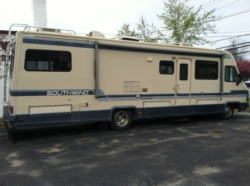 1987 -Southwind Motor Home FINANCING AVAILABLE    ... VIEW COMMENT BELOW !