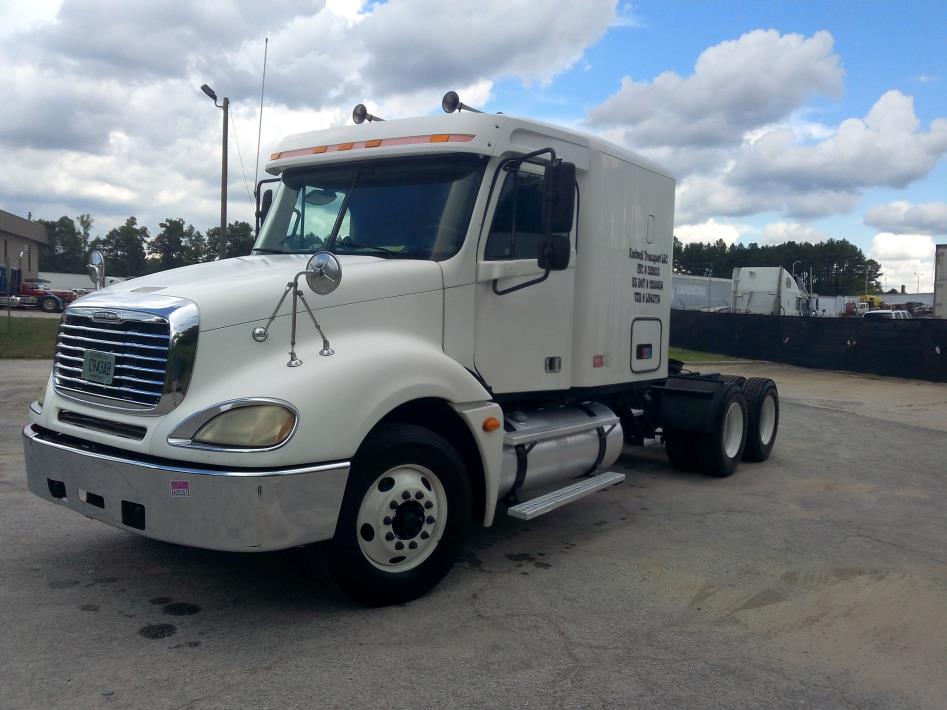 2005 Freightliner Columbia Cl12064st  Conventional - Sleeper Truck