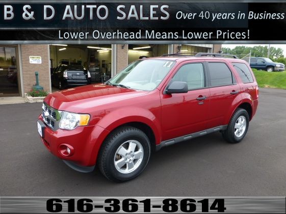 2011 FORD ESCAPE XLT AWD - Clean Carfax! New Tires!