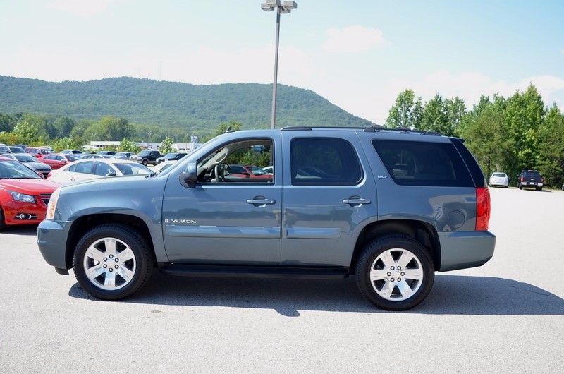 2009 GMC YUKON SLT 2WD LEATHER LOADED VERY NICE NEW TIRES