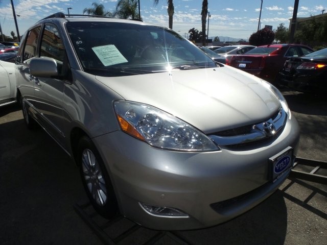 2009 Toyota Sienna XLE