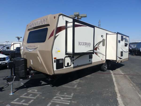 2017  Forest River  ROCKWOOD 2703WS  3 SLIDES  EMERALD EDITION  REAR ENTERTAINMENT CENTER  FRONT SLEEPER  SLEEPS 4  POWER PACKAGE  CORIAN COUNTERTOP
