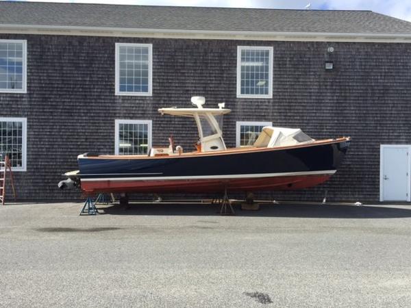 2002 Hinckley 29 Talaria Center Console