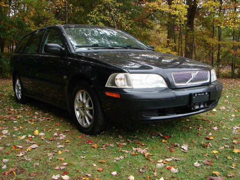 2001 Volvo V40 Base 4dr Wagon