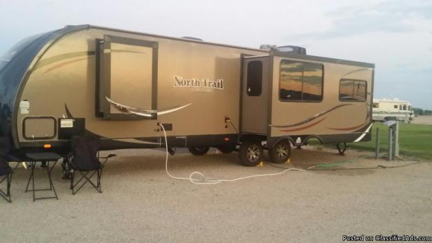 2013 travel trailer 32 foot w/3 pop outs
