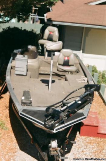 tracker bass boat
