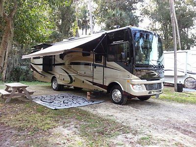 2014 Fleetwood Bounder® 35K 12000 Miles Class A