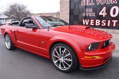 Ford : Mustang 2dr Convertible GT Deluxe 2005 ford mustang gt convertible 5 speed 20 wheels shaker 1000 roll bar clean