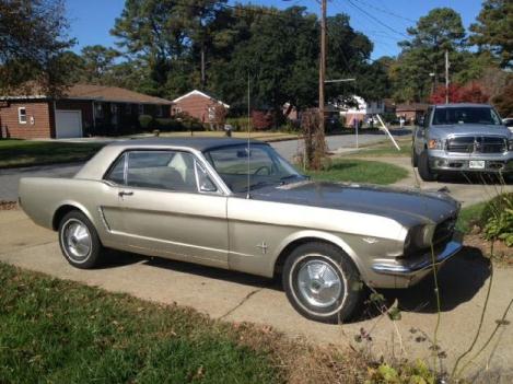 1965 Ford mustang for: $10000