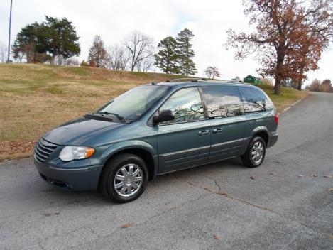 2005 Chrysler Town & Country Limited Springfield, MO