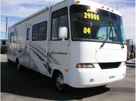 2004 Four Winds HURRICANE 29D  TWIN BEDS  LEVELING JACKS  37000 MILES