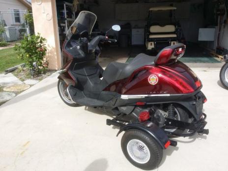 2003 Aprilla Motor Scooter 500 cc with Trike wheels