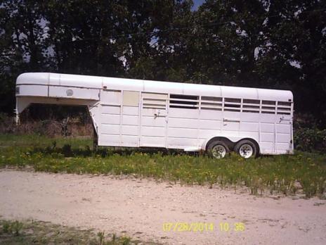 1993 HookOn horse trailer w/tack quarters, gooseneck, 20', good shape,