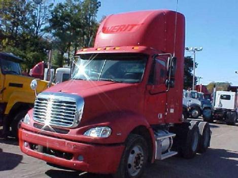 Freightliner cl11264st columbia tandem axle daycab for sale