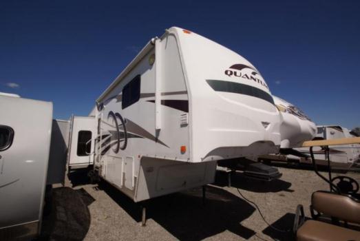 Well maintained used 4 slide 5th wheel with Washer/Dryer