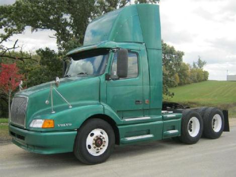 Volvo vnm64200 tandem axle daycab for sale