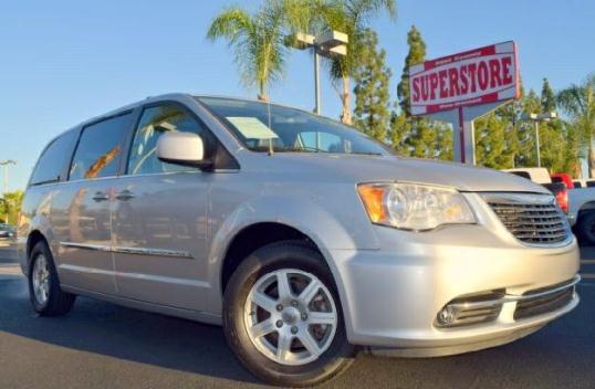 2011 Chrysler Town & country Touring-l