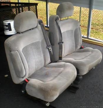 Truck seats, front with bases, 0