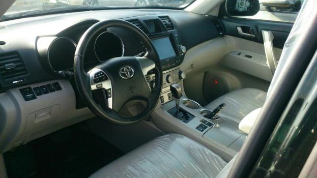 brand new toyota latest highlander now for sale@ a very cheap price.