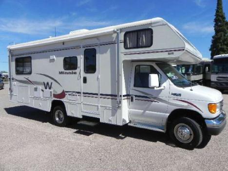 2005  Winnebago  MINNIE  26A