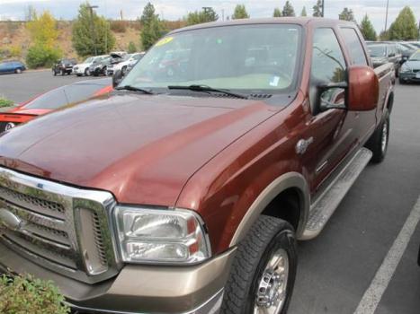 2005 FORD F-250 Super Duty 4dr Lariat 4WD Crew Cab SB