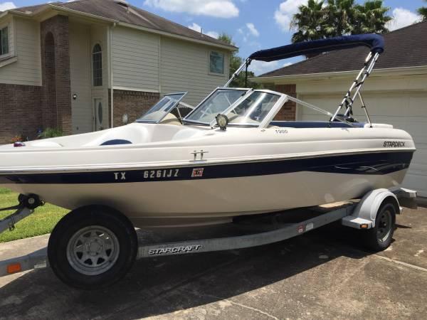 19' 2003 Starcraft Stardeck 1900