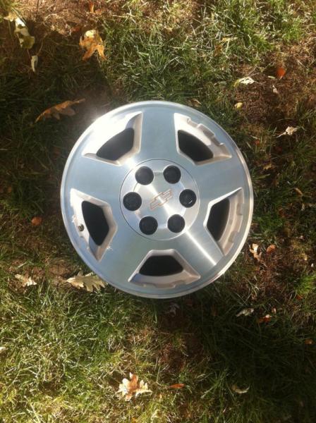 Chevy 1/2 like new aluminum rims