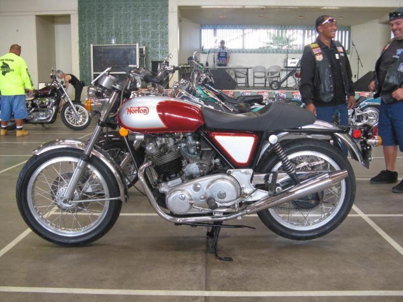 '73 Norton Commando 