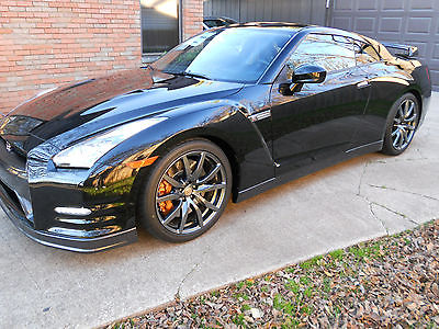 Nissan : GT-R Premium 2013 nissan gtr 1980 miles jet black perfect in every way warranty all docs