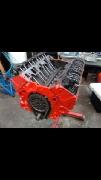 Small block V8 rebuilt Chevrolet chevy small block engine, 2