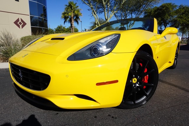 Ferrari : California Convertible 2010 yellow convertible