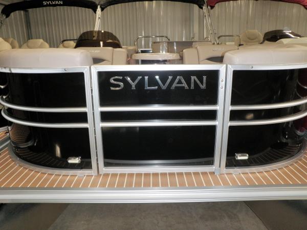 2015 Sylvan 8522 LZ Port Bar