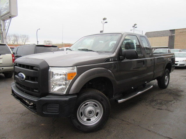 Ford : F-250 XL 4X4 Super F250 XL Ext Cab 4X4 Tow Pkg Long Bed 84k Hwy Miles Bed Liner Well Maintained