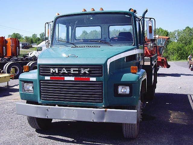 1986 Mack Mr685